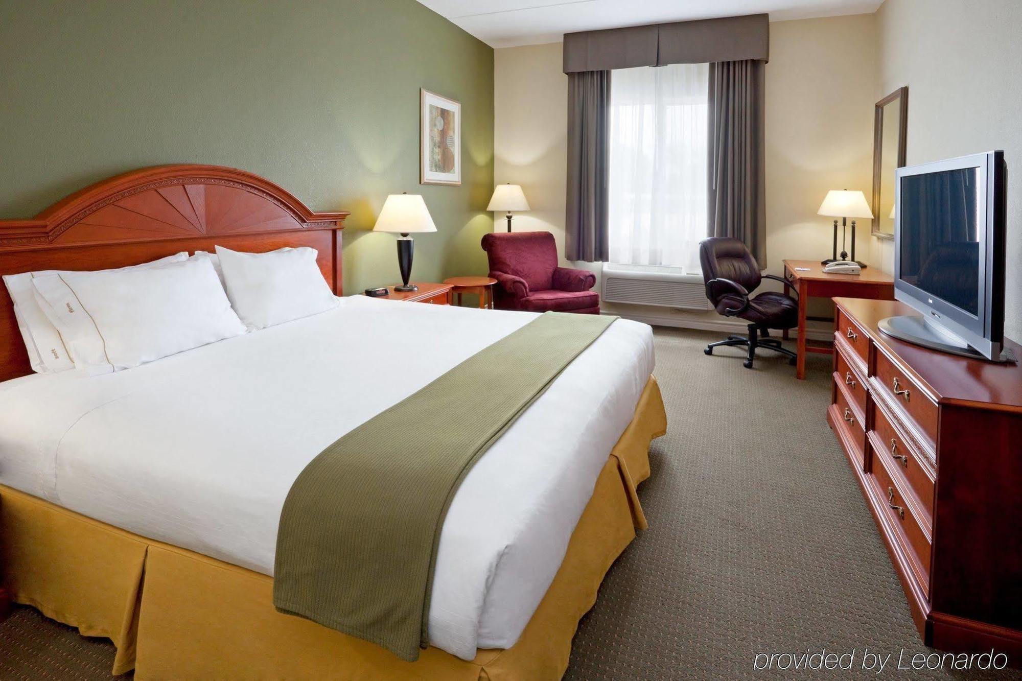 Holiday Inn Express Hotel & Suites 1000 Islands - Gananoque, An Ihg Hotel Dış mekan fotoğraf